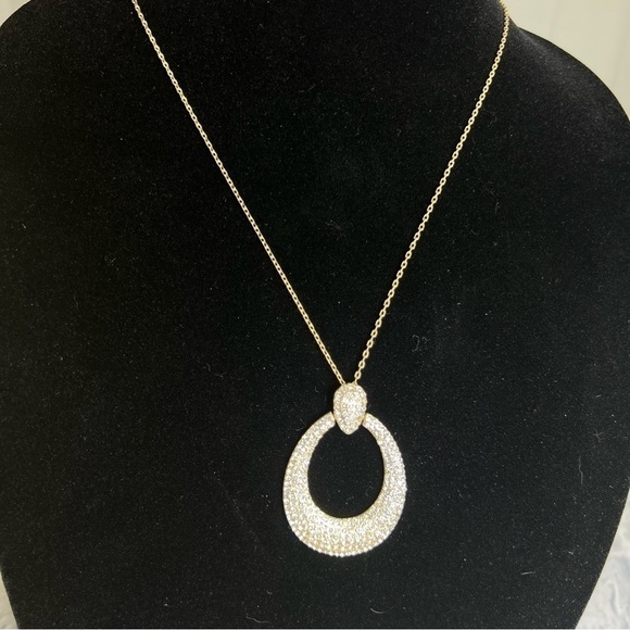 Long gold tone and rhinestone necklace - Picture 2 of 7